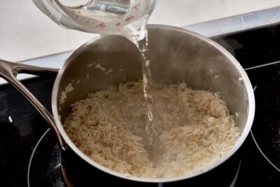 Secretul străvechi care îți poate salva viața: ce se întâmplă în corpul tău dacă bei apa în care ai fiert orez!