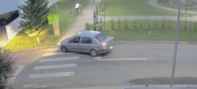Șofer urmărește copii cu mașina în parc la Dumbrăvița: dosar penal deschis