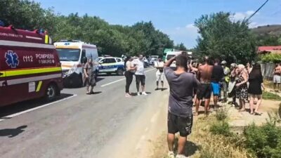 Tragedie pe DN 56A: Fetiță de 7 ani moartă după impact cu microbuz