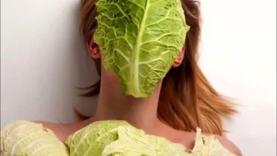Compresele cu frunze de varză: remediu natural eficient pentru dureri și inflamații