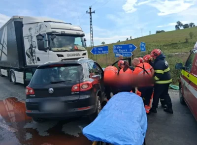 Tragedie pe DN1! Copil rănit și femeie încarcerată după un impact devastator între un TIR și trei mașini – Vezi imagini și detalii șocante!