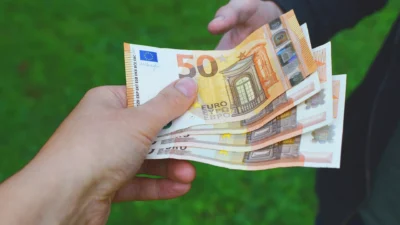S-a aflat! Când intră banii APIA în 2025 și ce sume primesc fermierii – Calendarul oficial al plăților anunțat!