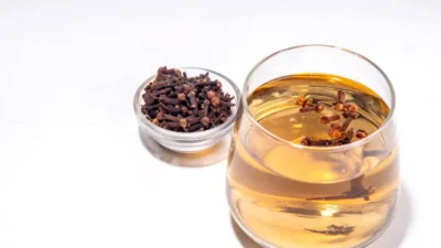 Descoperă secretul APEI DE CUIȘOARE care îți poate transforma sănătatea în doar 7 zile!