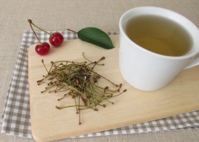 Elimină toxinele din rinichi și scapă de acnee în doar 10 zile cu acest ceai secret din 3 plante!