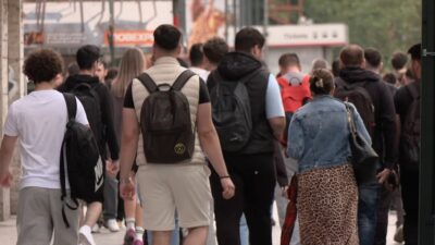Românii, ÎNCĂRCĂŢI cu o DATORIE URIAȘĂ: Fiecare datorează cât un apartament – Ce NU vrea să-ți spună Guvernul!