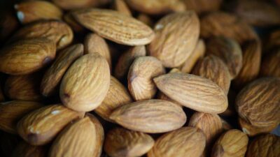 Află cum sâmburii de prune pot transforma radical sănătatea ta – dar atenție la efectele periculoase!