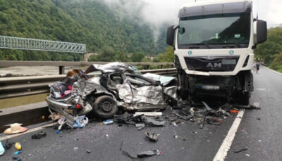 Șoc pe Valea Oltului! TIR-ul distruge o mașină – Trafic complet blocat, șoferii, în alertă maximă!
