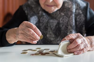 ȘOC! Mii de români care lucrează pe drepturi de autor riscă să NU primească niciun leu la pensie – Vezi dacă ești printre ei!