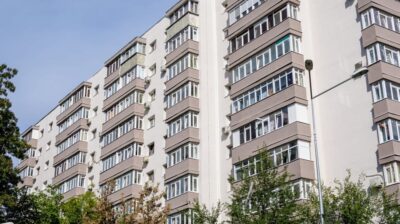 Șoc în cartierele de bloc! Ce riscă românii care își măresc balconul fără autorizație legală!