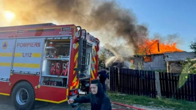 TRAGEDIE în Bistrița-Năsăud: Trei case făcute scrum, zeci de oameni pe drumuri! Vezi IMAGINILE ȘOCANTE!