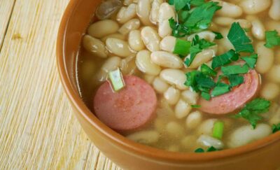 Nu vei mai crede ce trebuie să pui în fasole ca să nu te mai balonezi – trucul simplu care revoluționează digestia!