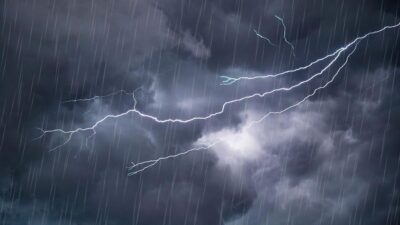 ȘOC! Vremea o ia razna în România! De la 30 de grade la -3 și NINSORI în doar câteva zile!