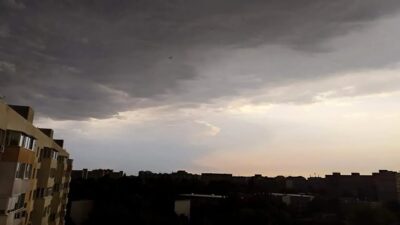 ȘOCURI METEO! Ce dezastru climatic ne așteaptă în octombrie 2025 – Ploile torențiale vor distruge vara târzie!