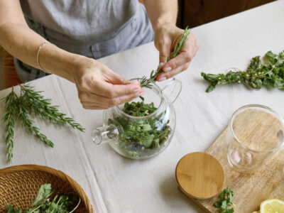 Secretul natural care îți reactivează memoria în 21 de zile — rețeta simplă cu scorțișoară și rozmarin pe care medicii nu vor să o știe!