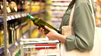 Află cum să NU te mai păcălești când cumperi ulei de măsline din supermarket! Eticheta îți ascunde adevărul șocant!