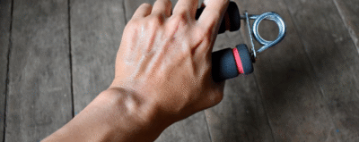 Descoperă de ce îți ies venele la mâini! Ce ascund cu adevărat semnele pe care medicii nu ți le spun!