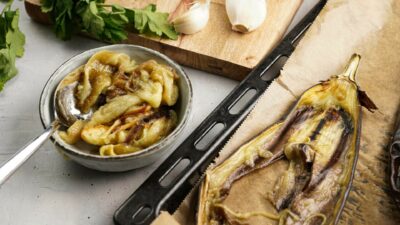 Nu vei crede ce se întâmplă în corpul tău când mănânci vinete coapte zilnic!