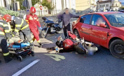 Un bunic de 67 de ani a ignorat semnul STOP! Ce s-a întâmplat cu tânărul motociclist de 27 de ani pe care l-a spulberat este cutremurător