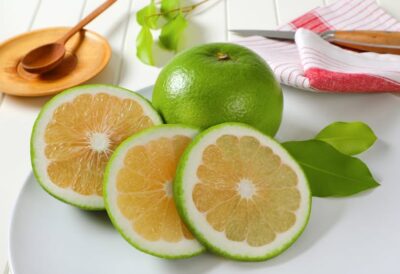 Fructul care arată ca un grepfrut necopt, dar e mai dulce și „ideal în dietele de slăbit”