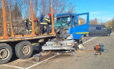 ȘOCANT! Impact violent între două camioane cu butelii – un bărbat încarcerat și luptă pentru viață!