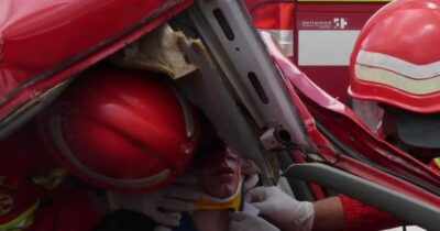 Au plecat să salveze vieți, dar au ajuns pe patul de spital. Ce s-a întâmplat cu autospeciala ISU care s-a răsturnat