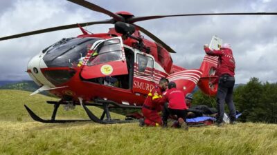 Un tânăr de 25 de ani a fost aruncat în aer de propriul ATV. Medicii au decis pe loc să cheme elicopterul