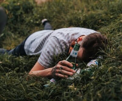 Șocant! Bărbat găsit mort după ce a băut alcool contrafăcut cu metanol – ce au descoperit anchetatorii!