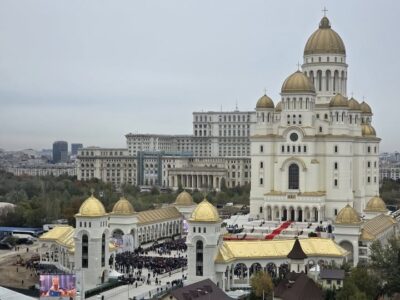 Nu o să-ți vină să crezi ce poți face acum în Catedrala Națională – accesul în Sfântul Altar e deschis pentru toți credincioșii!