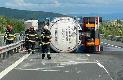 ȘOCANT! Autocisternă plină cu combustibil răsturnată – pericol iminent de explozie și scurgeri masive pe DN2!