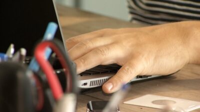 Schimbare uriașă pentru toți angajații din România! Dacă lucrezi noaptea, poți alege: bani mai mulți sau pleci mai devreme acasă