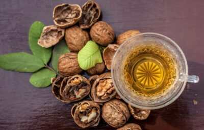 Descoperă secretul cojiilor verzi de nucă care îți transformă părul în doar câteva săptămâni!