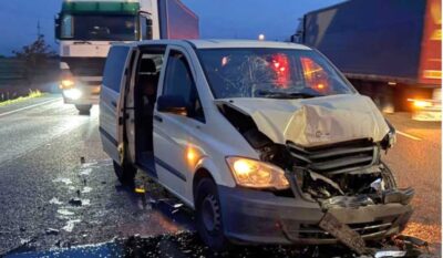Accident cumplit în drum spre Giurgiu! Un microbuz plin cu pasageri, lovit în plin. Patru victime au ajuns de urgență la spital