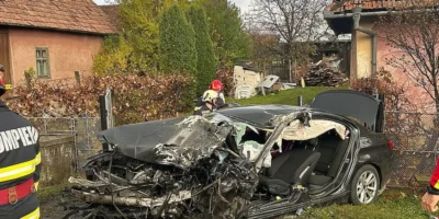 ȘOCANT! Mașină STRIVITĂ de TIR pe DN17 – Două victime în stare GRAVĂ, salvate în ultimul moment!