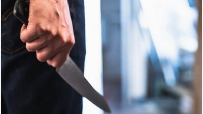 ȘOC la Buzău! Femeie înjunghiată de fostul concubin, scena terifiantă surprinsă lângă farmacie!