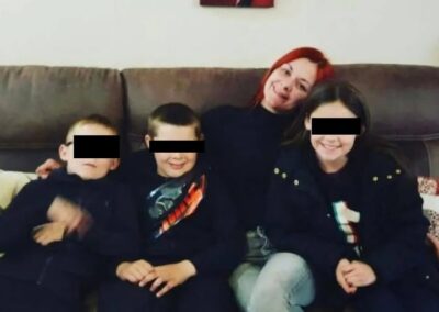 Sfârșit tragic pentru o tânără mamă! A fost lovită în plin de o dubă, lăsând în urmă 3 copii. Ce făcea singură, în miez de noapte, în fața gării?