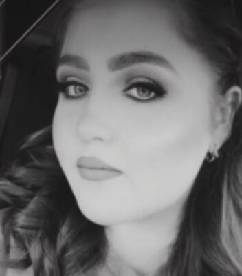 Toți au crezut că nu văd bine la înmormântarea Mirelei. Gestul făcut de mama fetei a lăsat pe toată lumea fără cuvinte