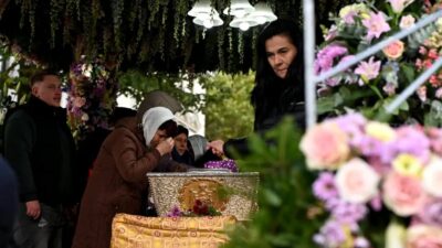Coșmar la pelerinajul de la Iași! Zeci de oameni au avut nevoie de medici la coada imensă. Cinci au fost duși la spital