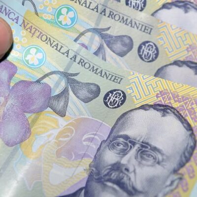 Lovitură totală pentru milioane de români: Guvernul îngheață salariul minim, deși legea promitea mii de lei în plus