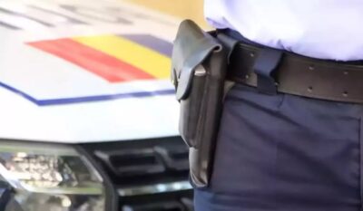 Umilință totală pentru Poliție. Doi tineri i-au bătut pe agenți și le-au luat pistolul. Detaliul care arată dezastrul din sistem