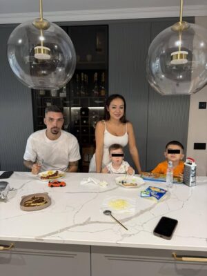 Imaginea care a pus-o pe Vlăduța Lupău la zid! Fanii au taxat-o fără milă pentru detaliul rușinos din fotografie