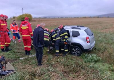 Clipe de coșmar pentru o primăriță din România! A rămas prinsă între fiarele contorsionate ale mașinii, după un impact violent
