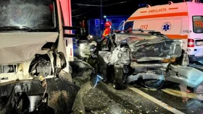 Ambulanța care trebuia să o salveze i-a adus moartea! O pacientă a murit pe loc, iar un copil de 9 ani a ajuns în stare gravă la spital