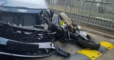 Dezastru în Timișoara! Un motociclist, ZDROBIT între două mașini. Ce a făcut șoferița care a provocat totul este de necrezut