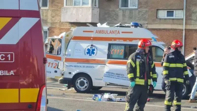 Ce transporta ambulanța implicată în accidentul din Ploiești a lăsat pe toată lumea fără cuvinte! Un șofer a ajuns de urgență la spital