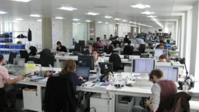 Scandalos! În timp ce salariile tale sunt înghețate, EI primesc 50% în plus. S-a aflat cine sunt bugetarii privilegiați