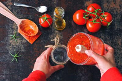 Greșeala pe care o fac 9 din 10 români când prepară bulionul de casă. Radu Anton Roman a dezvăluit secretul