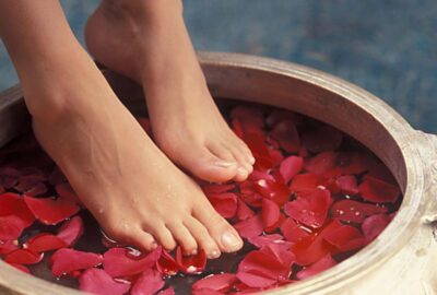 Nu vei mai crede ce poți face acasă pentru a scăpa definitiv de călcâiele crăpate!