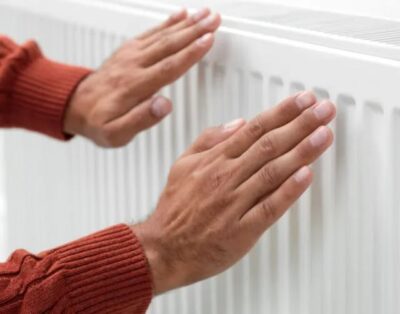 Bucureștenii, lăsați să înghețe în case! Adevăratul motiv pentru care Termoenergetica dă căldură doar noaptea