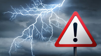 Alertă METEO URIAȘĂ în România: Iarna a LOVIT din plin, cod roșu de inundații și ninsori ca-n povești!