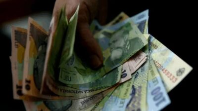 Lovitură totală pentru români: Salariul minim ar putea fi blocat. Suntem singura țară din UE care rămâne în urmă